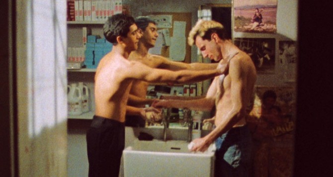  Gordon Warnecke e Daniel Day-Lewis em Minha Adorável Lavanderia (1985)