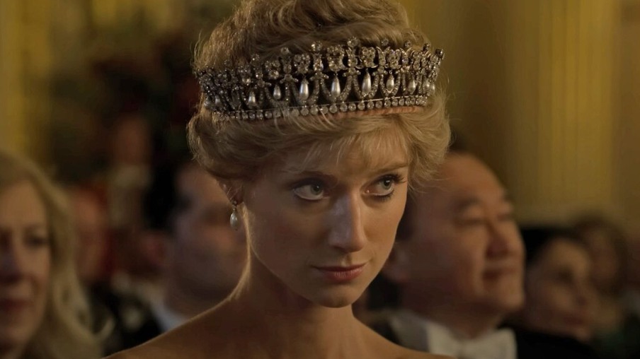 Elizabeth Debicki como Diana em The Crown