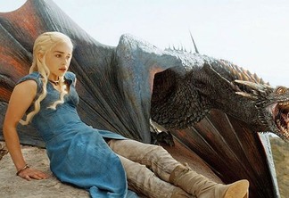 Daenerys e seu dragão em Game of Thrones