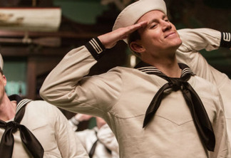 Ave César! | Channing Tatum canta com roupa de marinheiro em clipe