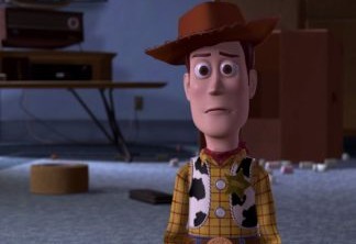 Woody conhece boneca bizarra em clipe de Toy Story 4