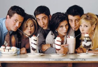 Atriz explica reunião de Friends após dizer que elenco “trabalha em algo”