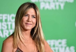 Jennifer Aniston, ex-Friends, mostra habilidades culinárias no Dia de Ação de Graças
