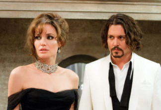 Johnny Depp e Angelina Jolie tiveram um dos beijos mais estranhos do cinema; veja lista