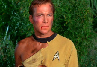 William Shatner como Capitão Kirk