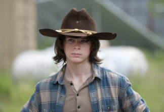 Carl em The Walking Dead.