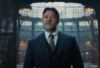 Russell Crowe no papel de Dr. Jekyll em A Múmia