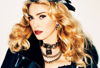 Madonna | A cantora pop ganhou 120 mil euros na SuperEnalotto, maior loteria italiana. O valor foi doado na íntegra para a fundação Raising Malawi, situada na África.
