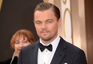 Com decote, namorada de Leonardo DiCaprio rouba a cena em festival de cinema