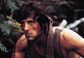 Sylvester Stallone presta tributo a ator de Rambo
