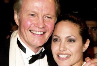 Pai de Angelina Jolie comemora os "cinco minutos" ao lado da filha
