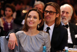 Brad Pitt não foi à premiação para acompanhar cirurgia da filha, mas Angelina Jolie ignorou gesto