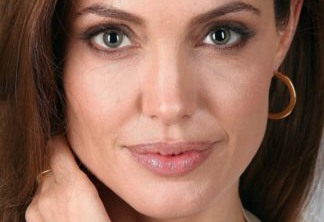 Fãs acham que Angelina Jolie passou por plástica; veja