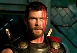 Chris Hemsworth com o deus do trovão em Thor: Ragnarok