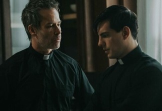 Ator de Cúmplices de um Resgate surge em filme de Hollywood como padre exorcista