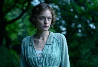 Emma Corrin em O Amante de Lady Chatterley
