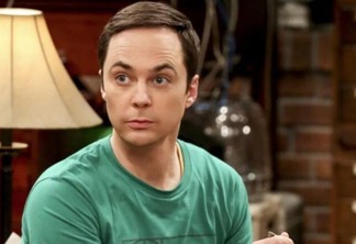 Jim Parsons como Sheldon em The Big Bang Theory