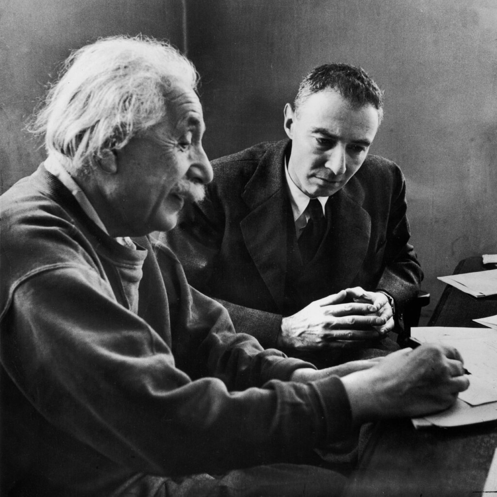 Albert Einstein e Oppenheimer