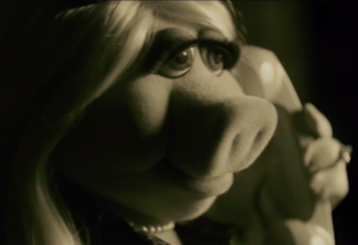 Os Muppets | Miss Piggy imita Adele em paródia do clipe de "Hello"