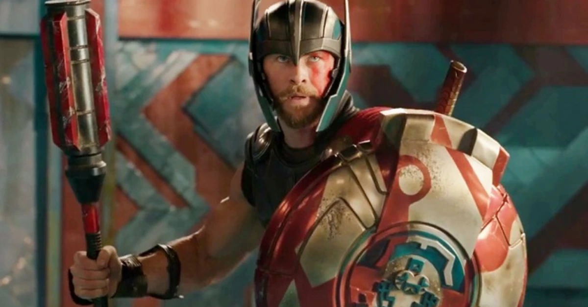 Ator de 'Thor' assombra fãs com bíceps avantajado em foto de