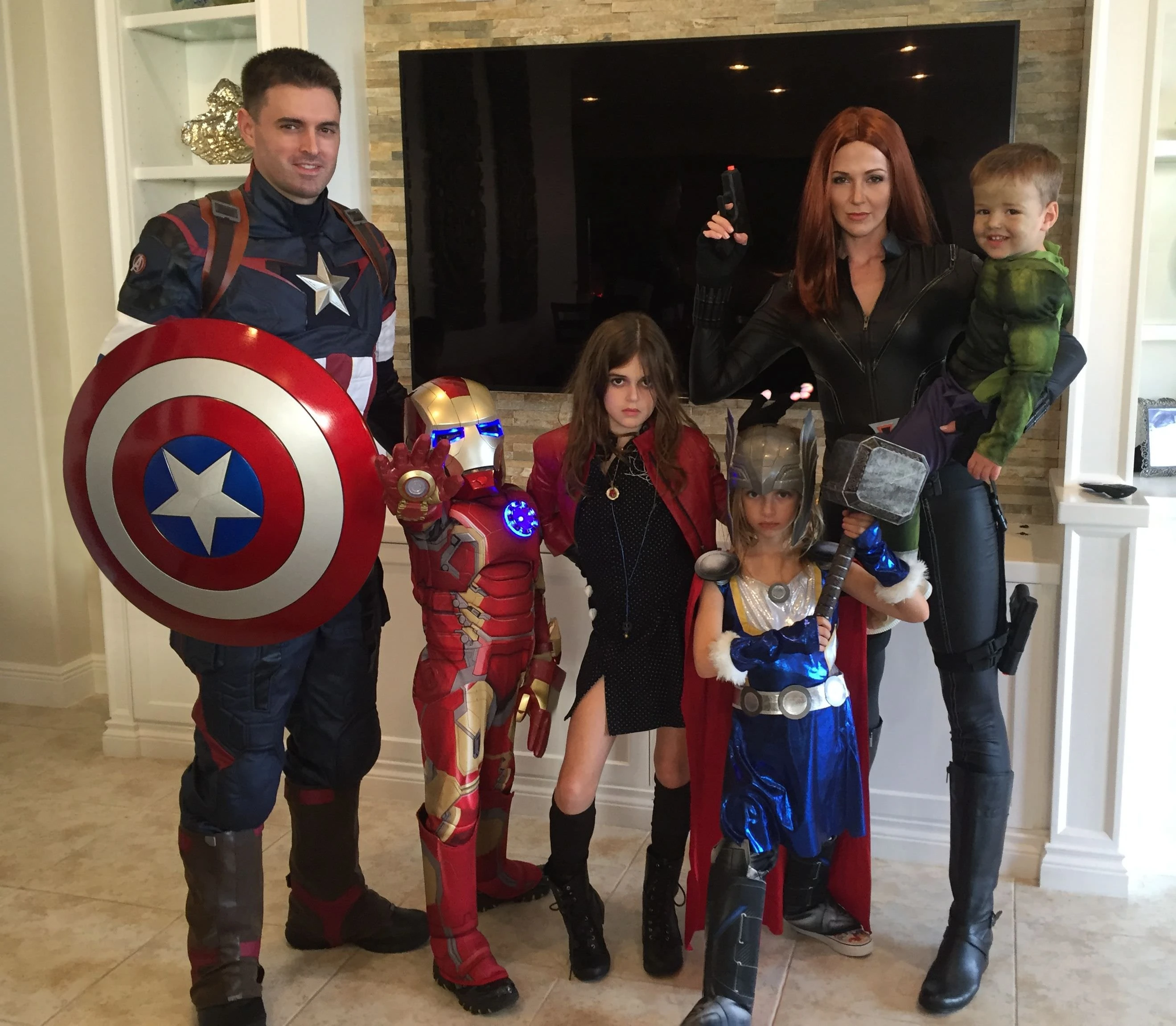 Foto: Fantasia de Halloween para família inspirada no filme Top Gun -  Purepeople