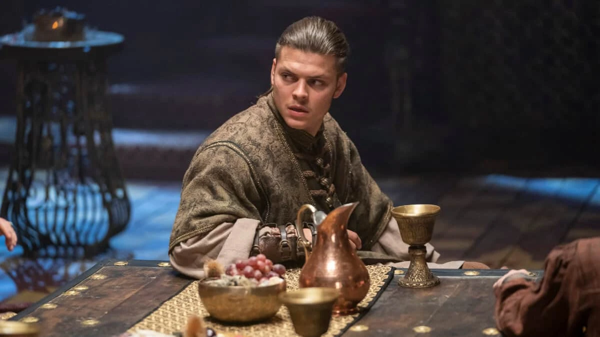 Rei Ivar abusa da tirania na série 'Vikings