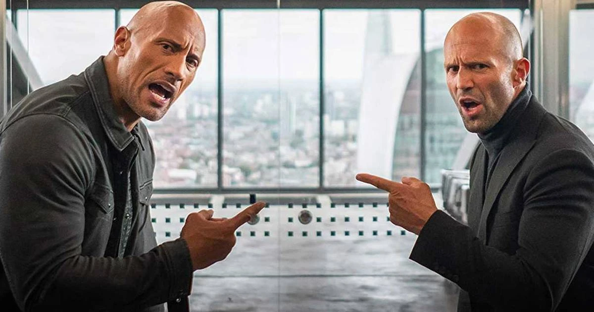 Toma irmão. #umespiaoemeio #filme #therock #netflix #taiscarla