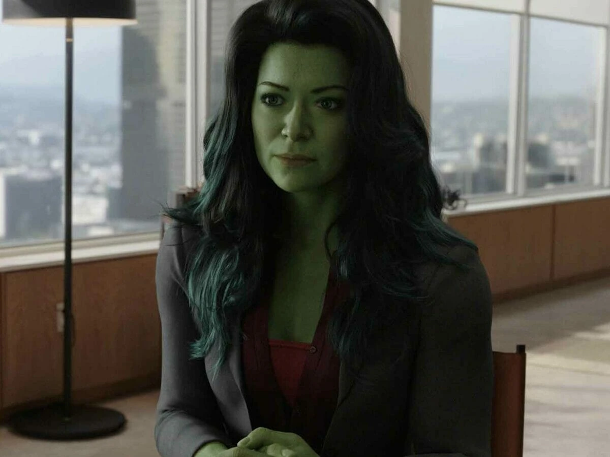 Tatiana Maslany como Jennifer Walters em Mulher-Hulk.