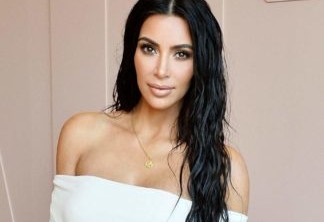 Atriz de Vingadores presenteia Kim Kardashian com vibrador e kit sexual