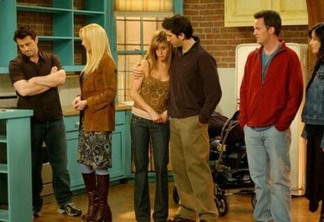 Elenco de Friends reunido no episódio final