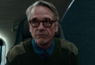 Jeremy Irons como Alfred