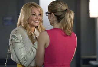 Arrow | Mãe de Felicity vai voltar na quarta temporada