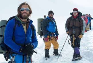 Evereste | Jake Gyllenhaal tem problemas para escalar o monte em novos vídeos