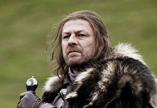Game of Thrones | Logo na sua primeira temporada, a série já mostrou ao que veio e simplesmente cortou a cabeça de Ned Stark, personagem que parecia liderar toda a trama. O momento é chocante até hoje.