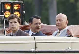 Bruce Willis e Jesse Eisenberg aparecem no set do novo filme de Woody Allen
