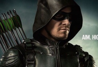 Arrow | Oliver Queen revela ser o Arqueiro Verde em vídeo