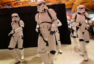 Star Wars: O Despertar da Força | Stormtroopers dançam em lançamento de brinquedos do filme