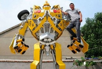 Transformers | Chinês constrói Bumblebee em tamanho real para o filho