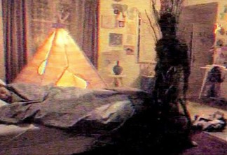 Atividade Paranormal 5 | Fantasma ataca no quarto no novo clipe legendado