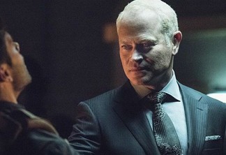 Arrow fará revelação chocante sobre Damien Darhk em um dos próximos episódios