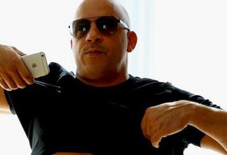 Vin Diesel rebate críticas ao seu peso e mostra o tanquinho em coletiva de filme