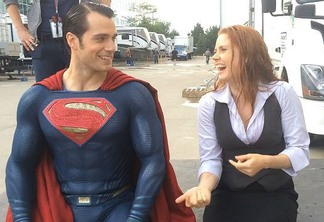 Batman Vs Superman | Amy Adams comenta cenas engraçadas envolvendo os heróis
