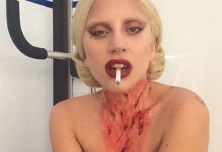 American Horror Story: Hotel | Lady Gaga seminua e ensanguentada em foto