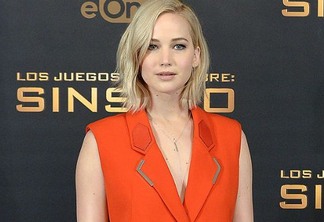 Jennifer Lawrence leva o maior tombo em pré-estreia de Jogos Vorazes; veja vídeo