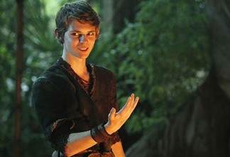 Robbie Kay em Once Upon a Time.