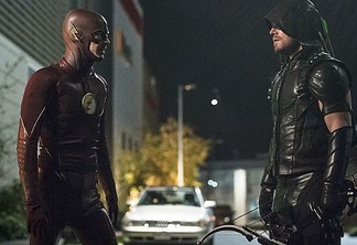 Arrow e The Flash | Heróis juntos em mais de 40 fotos do novo crossover!