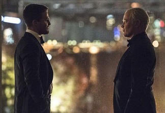 Arrow | Damien Darhk e Oliver Queen cara a cara no clipe do novo episódio