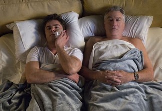 Tirando o Atraso | Zac Efron e Robert De Niro dividem a cama em fotos e cartaz do filme