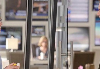 Supergirl | Melissa Benoist contracena com marido em novo clipe da série