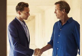 The Night Manager | Série com Tom Hiddleston e Hugh Laurie ganha cartaz em português